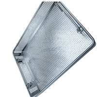 Panier médical en acier inoxydable 304 empilable avec poignées pour le traitement des instruments hospitaliers et les systèmes de stérilisation par autoclave