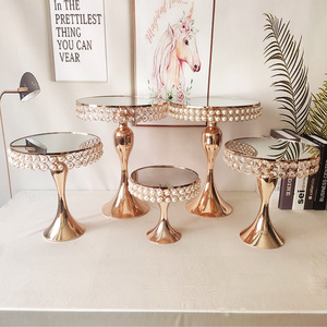 Set Meja Pamer Kue Multifungsi Besi Transparan Elegan untuk Pernikahan dan Acara Spesial 3Pcs Set Tempat Kue Kristal Mewah - Product Image 3