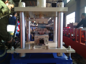 <span class=keywords><strong>Cantilever</strong></span> Cổng Đường Sắt Hướng Dẫn Cổng Thép Cuộn Hình Thành Máy - Product Image 2