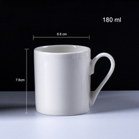 Vente en gros de petites tasses à café en céramique blanches classiques et mignonnes de 15 oz, de qualité supérieure, personnalisées, en porcelaine, faites à la main, compatibles lave-vaisselle et micro-ondes