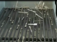 Machine d'alignement et d'agencement automatique multi-voies pour couverts en bois, avec alimentateur orienteur et chute en acier inoxydable pour ligne d'emballage