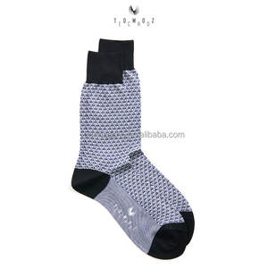 <span class=keywords><strong>Chaussettes</strong></span> habillées pour hommes de haute qualité avec logo personnalisé Style sportif blanc Caractéristique thermique Conception à hauteur de la cheville avec motif de mauvaises herbes Prix bon marché - Product Image 3