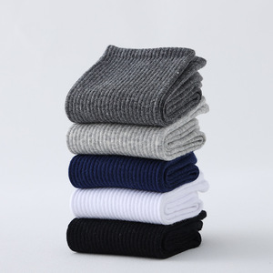 Chaussettes ras du cou en coton peigné pour hommes, blanches <span class=keywords><strong>et</strong></span> noires unies, décontractées, respirantes, antibactériennes, pour l'automne, vente en gros pour tenues habillées - Product Image 3