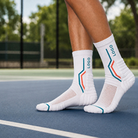 Chaussettes de sport mi-mollet pour hommes et femmes, respirantes en maille, avec logo personnalisé, idéales pour la course et le basketball