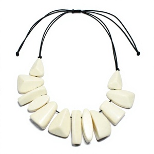 Collar de Cuentas de Madera Geométricas Color Crema, Estilo Étnico, Cordón Negro Ajustable, Unisex, Joyería Casual para Regalo - Product Image 2