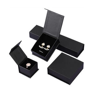 Boîte de combinaison de bijoux en papier rigide rectangulaire personnalisable en gros avec fermeture magnétique et doublure en coton - Product Image 1