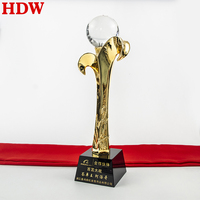 Vente en gros de médailles en résine de cristal personnalisées avec logo personnalisé K9 trophée en verre de reconstitution historique pour championnat