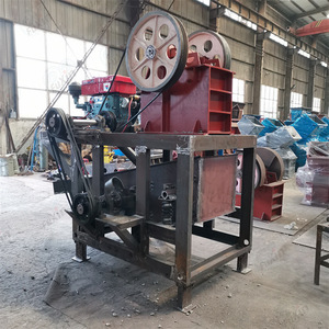 Trituradora de mandíbulas portátil con motor diésel, máquina trituradora de piedra con capacidad máxima de 15t/h para uso en minería y construcción. - Product Image 1