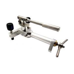 Pompe à vide pneumatique portable pour l'étalonnage des jauges - Product Image 4