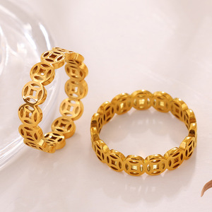 แหวนทองแดงลายฉลุสไตล์ยุโรปอเมริกัน ดีไซน์หรูหราเบาๆ แบบเฉพาะกลุ่ม  นำโชค  สามารถสวมซ้อนกันได้  แฟชั่นสำหรับทั้งชายและหญิง - Product Image 1