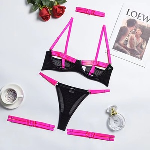Contrasterende mesh lingerie set met afneembare harnasaccessoires - Product Image 6