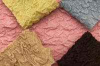 Tissu en maille jacquard double couche en polyester froissé de poids moyen 300 g/m, brossé et suédé, pour la mode, vente en gros