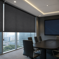 Stores à enroulement modernes en tissu sur mesure avec chaîne à billes manuelle et protection UV pour chambres d'hôtel et villas