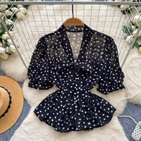 Chemise à pois à manches courtes bouffantes et à nœud devant pour femme, idéale pour l'été et les trajets professionnels