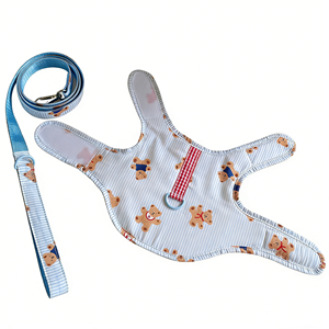 ZHONGYAペット人気商品 可愛いペット用品 犬用ハーネスとリードセット 調整可能なストライプベスト 小型犬用 ペット散歩セット - Product Image 1