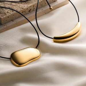 Collana con Ciondolo Geometrico Quadrato in Acciaio Inossidabile Placcato Oro 18K, Catena a Corda, per Donna, Uso Quotidiano - Product Image 1