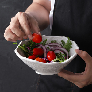 Ensemble <span class=keywords><strong>de</strong></span> vaisselle en céramique noire blanche <span class=keywords><strong>de</strong></span> qualité supérieure avec assiettes à bord ondulé bols tasses vaisselle minimaliste durable pour les repas modernes - Product Image 4