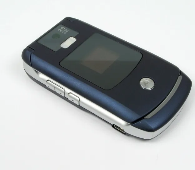 High quality Unlocked GSM Classic Flip Mobile Cell Phone Cheap Simple Phone For Motorola V3X