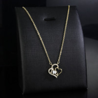 Collar con Colgante de Letra Corazón Chapado en Oro CM, con Circonita Apilable, Moda Mujer
