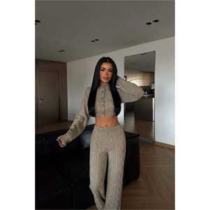 Conjunto Deportivo de Punto Beige - Product Image 3