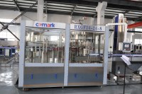 Ligne de production automatique de boissons en bouteilles PET pour l'eau minérale, les jus à base de concentré et les boissons gazeuses, machine de remplissage