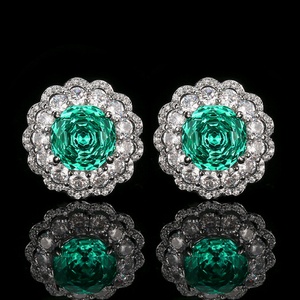 Exquisitos Pendientes de Flor de Latón Ecológico con Zirconia Verde de 10*10mm, Estilo Vintage, Unisex, Regalo Encantador - Product Image 3