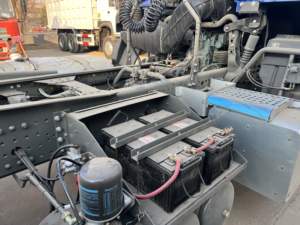 Camión Tractor Usado Sinotruk Euro2 Diésel 6X4 con Volante a la Izquierda, HOWO de 10 Ruedas, Capacidad de Carga de 21-30T, 371hp, Cámara Trasera de 360°, Logística - Product Image 6