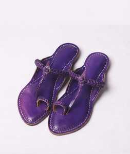 Sandales ethniques indiennes en cuir pour femmes, style Kolhapuri, fabriquées à la main, avec anneau d'orteil, chaussures plates pour la vente en gros - Product Image 6