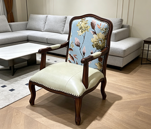 Fauteuil d'appoint en bois massif bicolore avec dossier en tissu floral, assise en PU crème, garniture à rivets et pieds cabriole pour salon - Product Image 2
