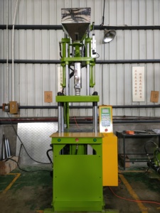 Machine de moulage par Injection de seau de peinture en plastique, Machine d'injection en plastique pour <span class=keywords><strong>Blug</strong></span> de mur - Product Image 3