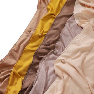 Conjunto de hiyab de mujer musulmana al por mayor, Jersey de algodón mercerizado suave y sólido, alfileres de botón magnéticos, poliéster elástico transpirable - Product Image 3
