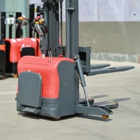 Prix le plus bas, chariot élévateur à palettes semi-électrique portable, entièrement électrique, autoportant, 2000 kg, 1 tonne, 1500 kg, neuf