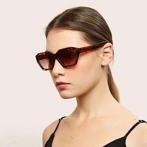 Lunettes de soleil polygonales populaires de haute qualité avec logo personnalisé, lunettes de soleil de luxe UV400, petites lunettes de soleil carrées pour femmes - Product Image 2