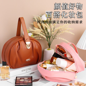 Sac à cosmétiques haut de gamme, sac à main portable de grande capacité, sac de rangement pour articles de toilette de qualité supérieure pour usage domestique, poignée souple en cuir PU - Product Image 1