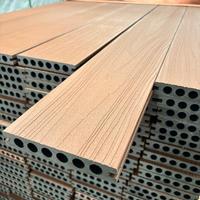 Dalles de terrasse extérieures modernes en WPC co-extrudé, antidérapantes, imperméables, écologiques, avec grain de bois de teck - Origine Shandong