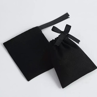 Sac à poussière en coton noir personnalisé avec cordon Petit collier Bracelet Bangle Anneau Goujons Bijoux de cheveux Emballage Pochette avec logo