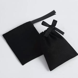 Sac à poussière en coton noir personnalisé avec cordon Petit collier Bracelet Bangle Anneau Goujons Bijoux de cheveux Emballage Pochette avec logo - Product Image 2