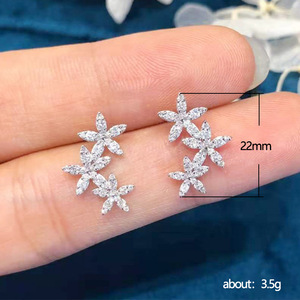 Orecchini a Perno con Cristalli a Forma di Fiore per Donne, Accessori Floreali Minimalisti alla Moda per Uso Quotidiano - Product Image 5