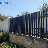 Clôture en aluminium soudé à lames, élégante et sécurisée pour villa / Clôture extérieure en aluminium pour la vie privée à domicile / Clôture en aluminium à lames