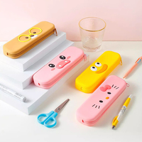 Pochette à crayons en silicone personnalisée, sac à fermeture éclair, porte-crayon 3D pour enfants, sac de papeterie coloré, petit sac portable mignon avec logo personnalisé