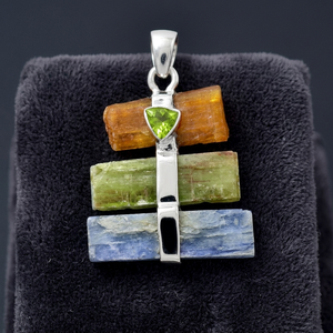 Pendentifs et breloques en argent sterling de style bohème, faits à la main, avec serti clos, en forme de croissant de lune, vente en gros, breloques multi-kyanite et kyanite brute - Product Image 3