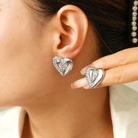 Boucles d'oreilles clous Gaovo vintage en forme de cœur avec zircone cubique, plaqué or 18 carats PVD, en acier inoxydable, style rétro européen, bijoux de mode pour femmes, vente en gros