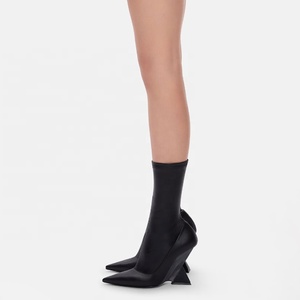 Bottes courtes à talons compensés pour femmes, avec empeigne extensible, bout pointu fantaisie et fermeture éclair latérale - Product Image 1