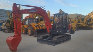Mini-excavatrice sur chenilles Doosan DH55 d'occasion, modèle original Doosan DH55, faible nombre d'heures de fonctionnement, bon état, à vendre - Product Image 1
