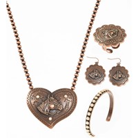 Ensemble de quatre pièces vintage occidental avec tête de cheval et cœur, collier, boucles d'oreilles, bague, bracelet, bijoux en cuivre vieilli