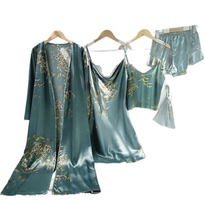 Ensemble <span class=keywords><strong>de</strong></span> vêtements d'intérieur pour femmes en satin quatre saisons, cinq pièces, avec robe à bretelles <span class=keywords><strong>et</strong></span> laçage, <span class=keywords><strong>chemise</strong></span> <span class=keywords><strong>de</strong></span> <span class=keywords><strong>nuit</strong></span> légère mi-longue, ensemble <span class=keywords><strong>de</strong></span> pyjama, vêtements d'extérieur - Product Image 5
