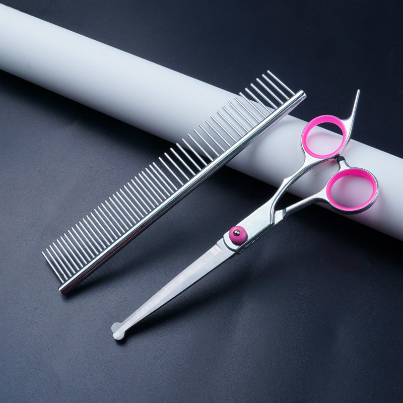 straight cut + comb Pink
