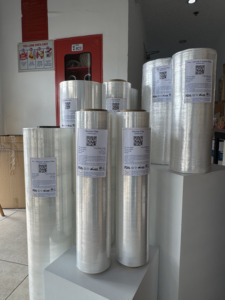 Tiêu chuẩn bọc căng phim máy Lớp 500m chiều dài mạnh mẽ độ bền kéo trong suốt không có màu sắc hiệu quả chi phí Gói máy moq - Product Image 2