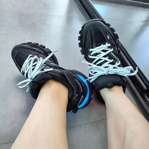 รองเท้าวิ่งหนังแท้คุณภาพสูงแบบผูกเชือก ดีไซน์ดูดซับแรงกระแทก รุ่น Track 3.0 ระบายอากาศได้ดี เหมาะสำหรับใส่เดินเล่นสบายๆ - Product Image 2