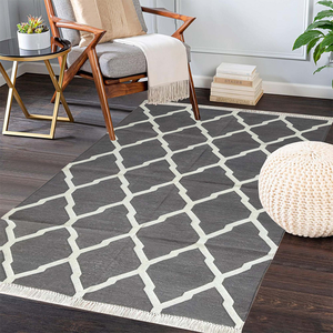 Tapis en coton moderne du milieu du siècle Triangles géométriques et lignes symétriques dans des tons neutres pour des salons élégants en Inde - Product Image 2